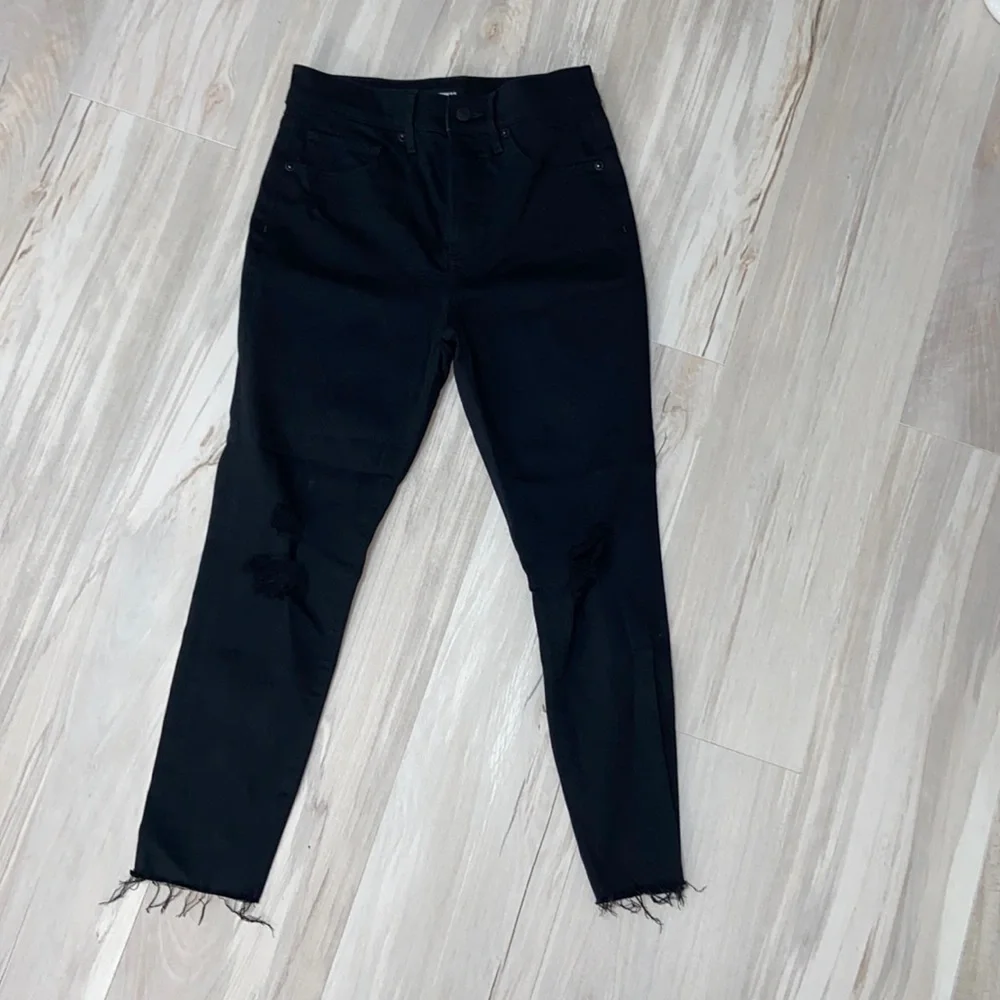 High waist Capri style black jeans